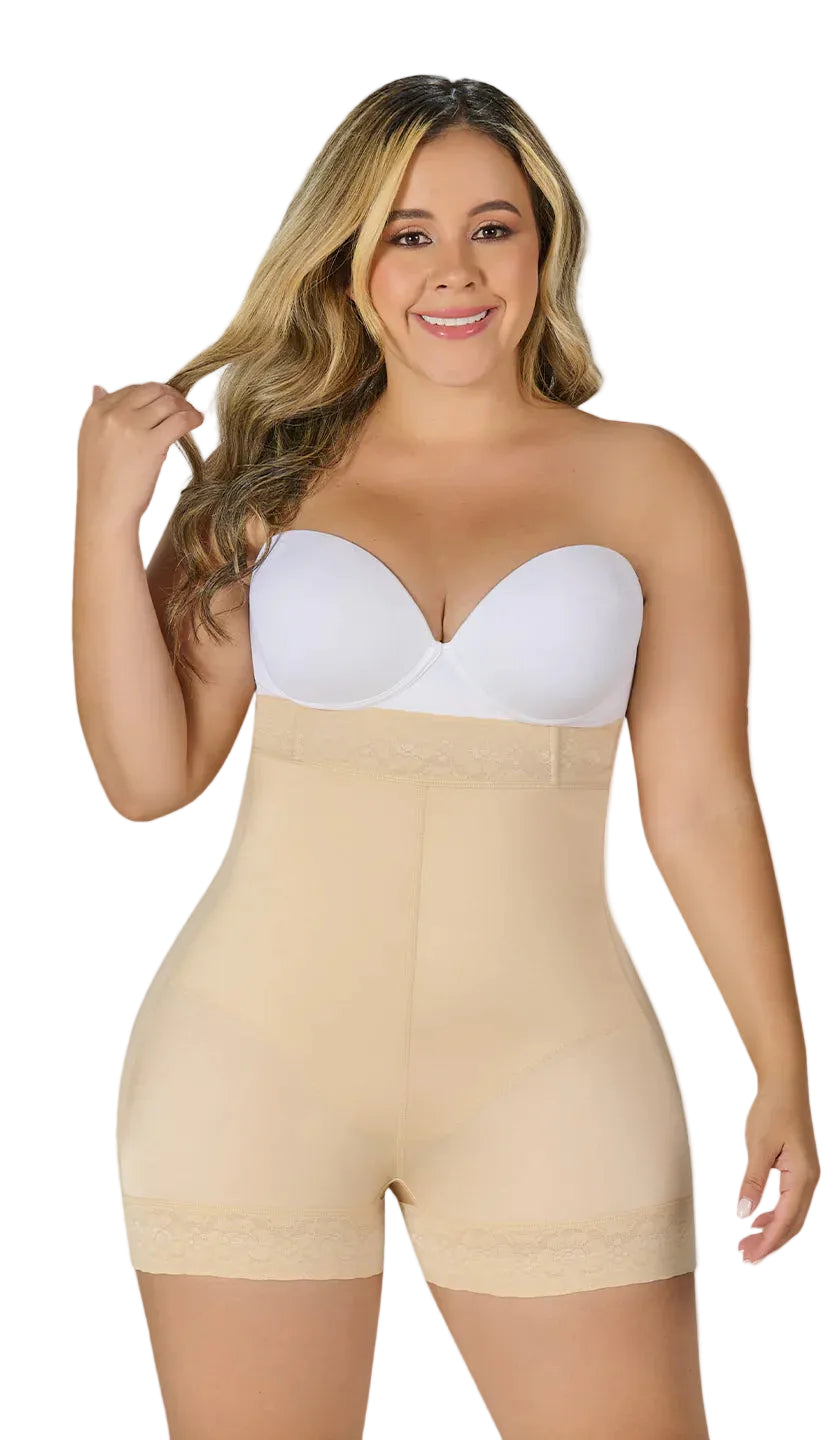 Short extra corto, talle extra alto, con refuerzo abdominal SXA0216 de Fajas M&D®